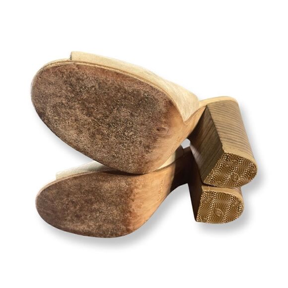 Coach- Suede Beige heeled sandals - Picture 7 of 8